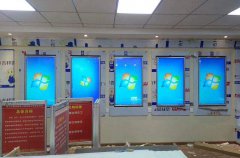 49寸广告机竖挂用于中国人民银行某分行大厅